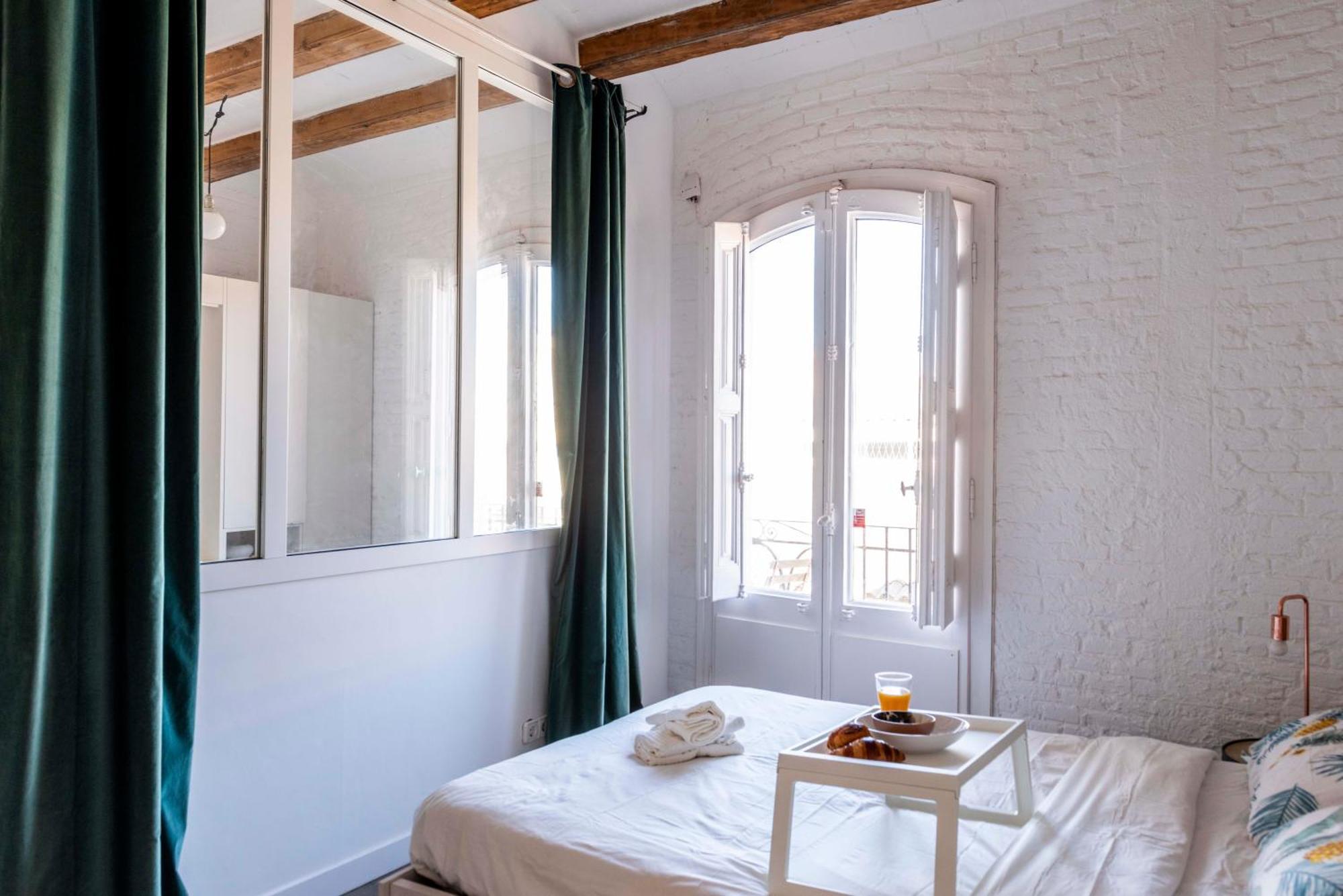 Apartament Enchanting 2 Bedroom Flat With Terrace Near Placa Espanya Barcelona